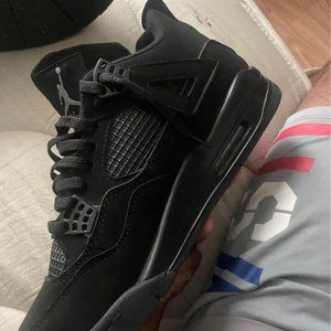 Black cat Jordan 4